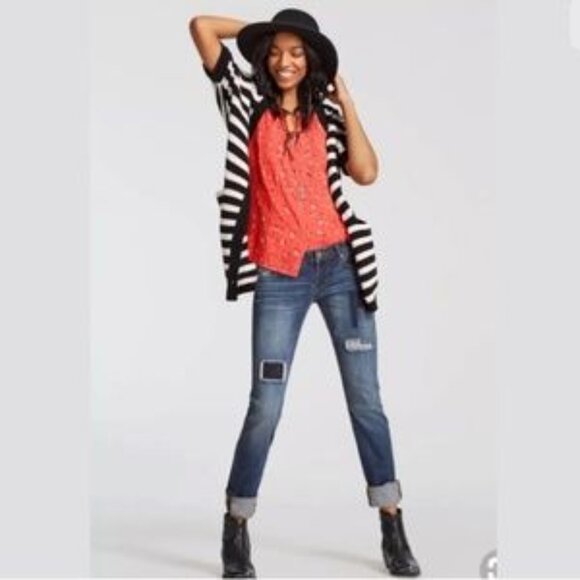 CAbi #5350 Blossom Print Sleeveless Pintuck Blouse - Picture 15 of 16